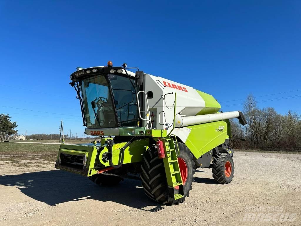CLAAS Tucano 440 Комбайни