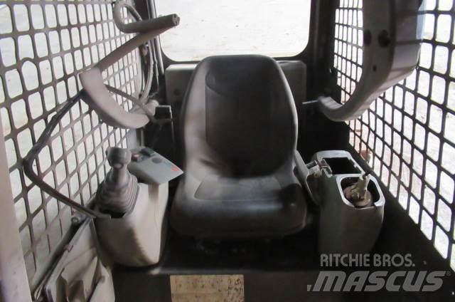 Komatsu SK714 Кабина