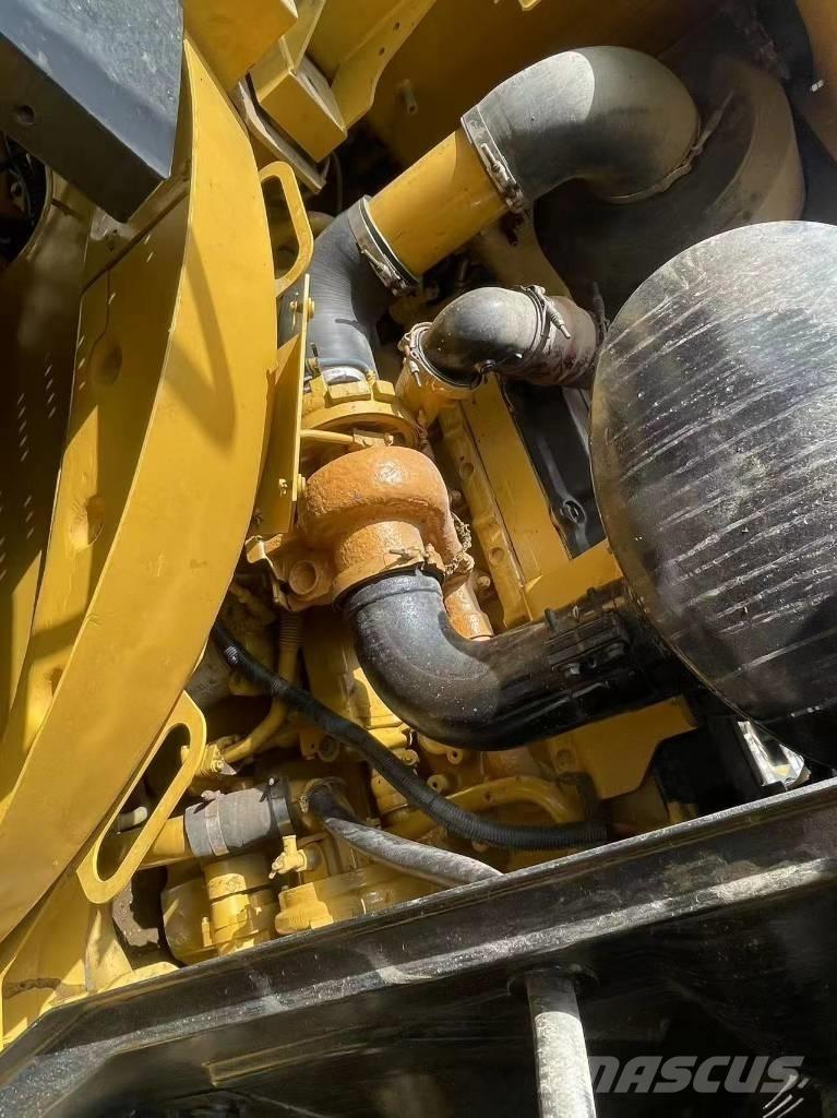 CAT 966 Колесни екскаватори