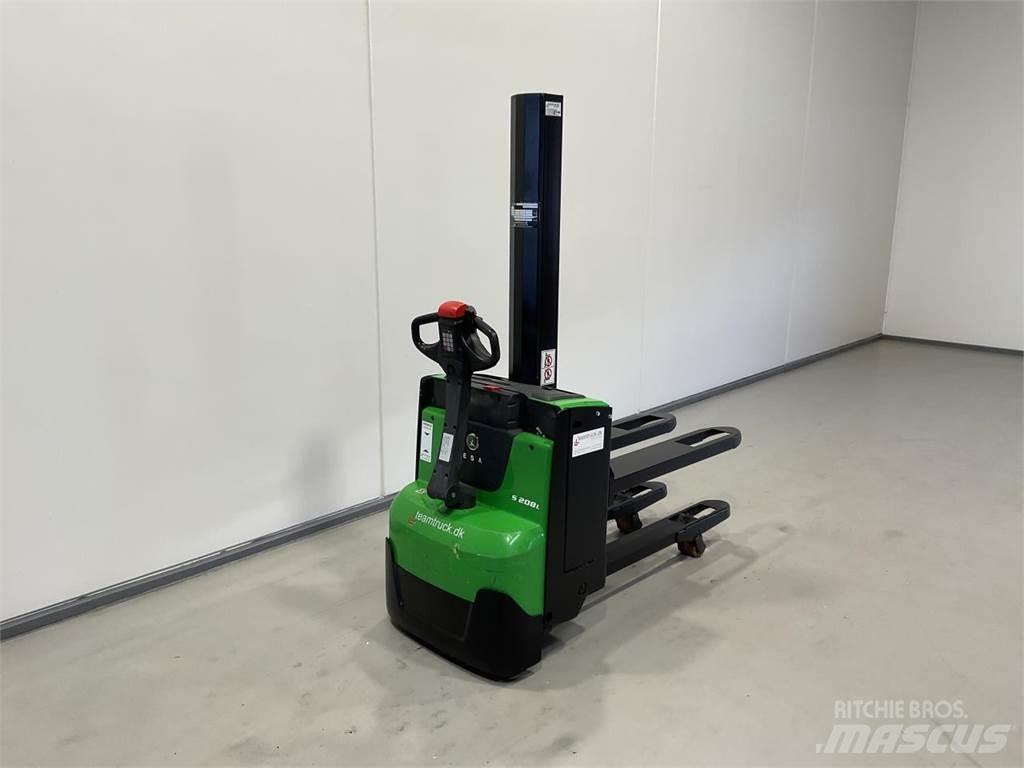 Cesab S208L Самоходни товарачи