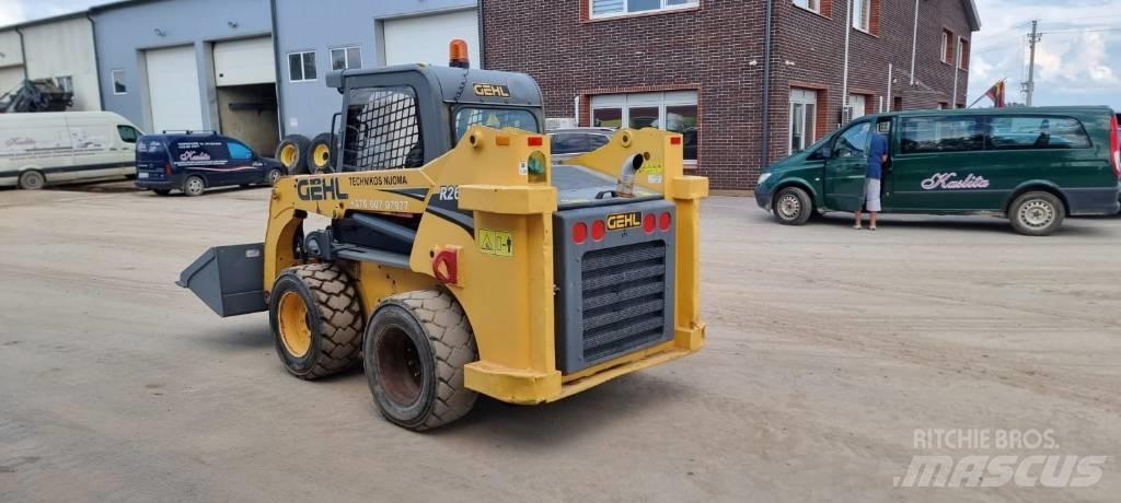 Gehl R 260 Мини товарачи
