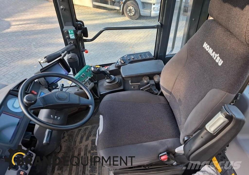 Komatsu WA270-7 Колесни товарачи