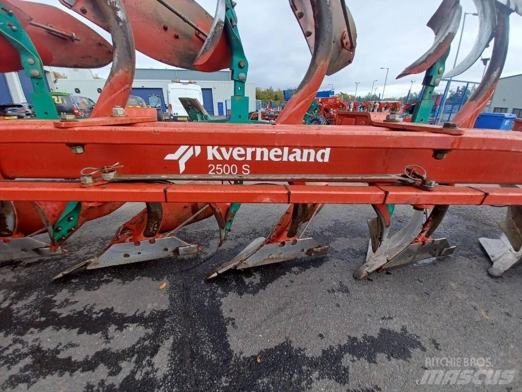 Kverneland 2500S Стандартни плугове