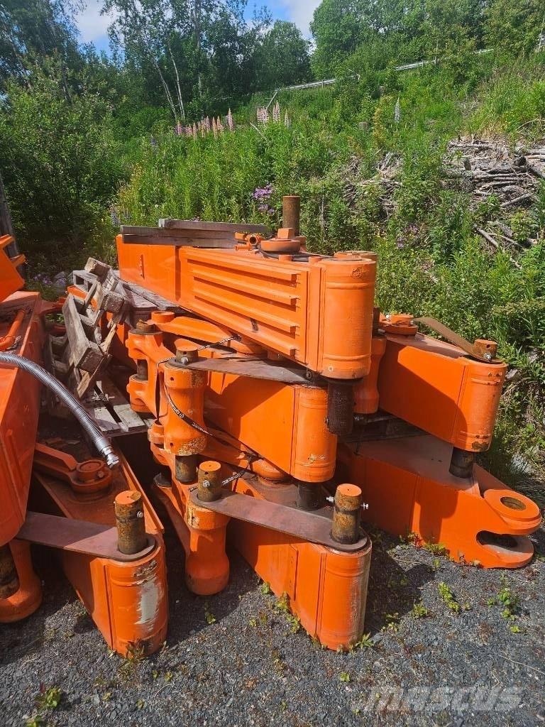 Hitachi ZX 350 LC-7 Стрели и рамена
