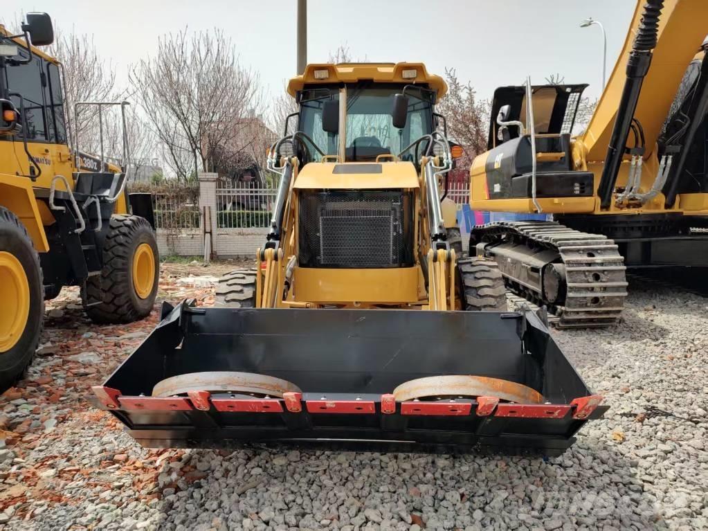 CAT 420F Товарач със заден ексватор
