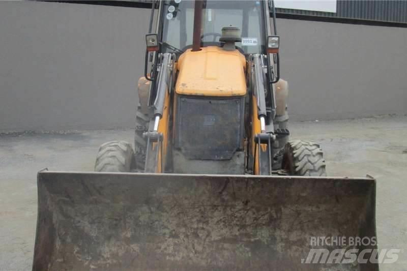 JCB 3DX4 Товарач със заден ексватор