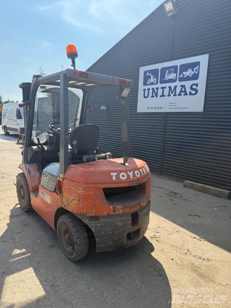 Toyota FD 25 Дизелови камиони