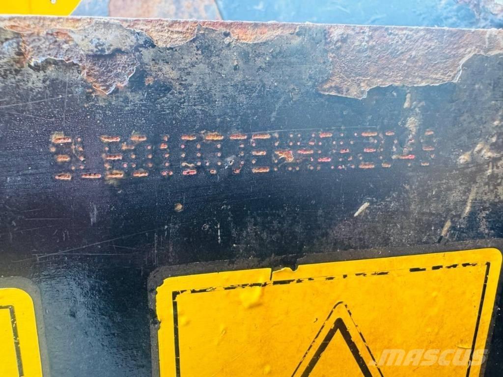 JCB 6 T Странични самосвали