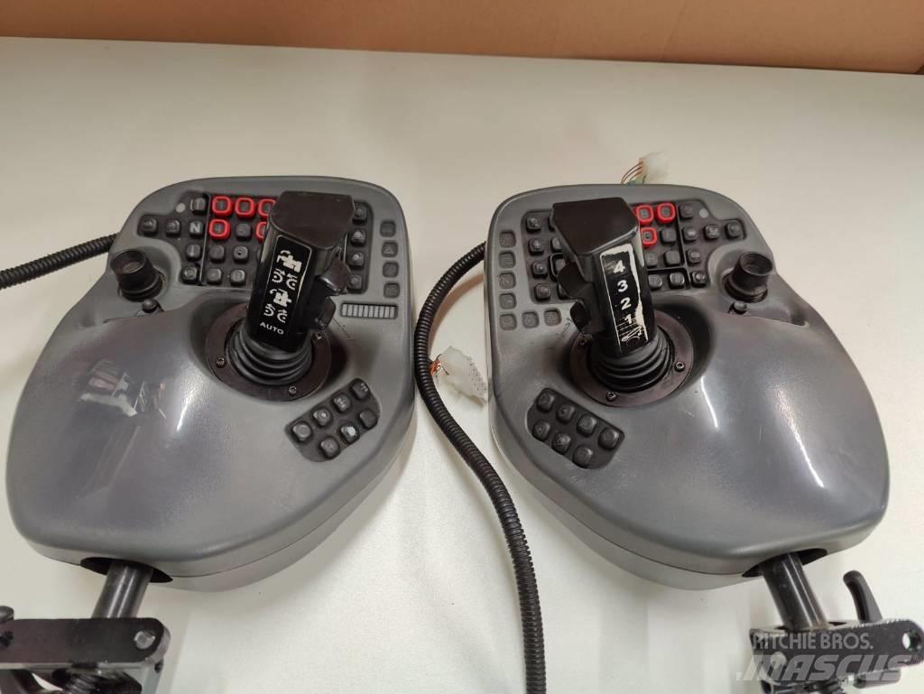 Komatsu Joysticks Електроники