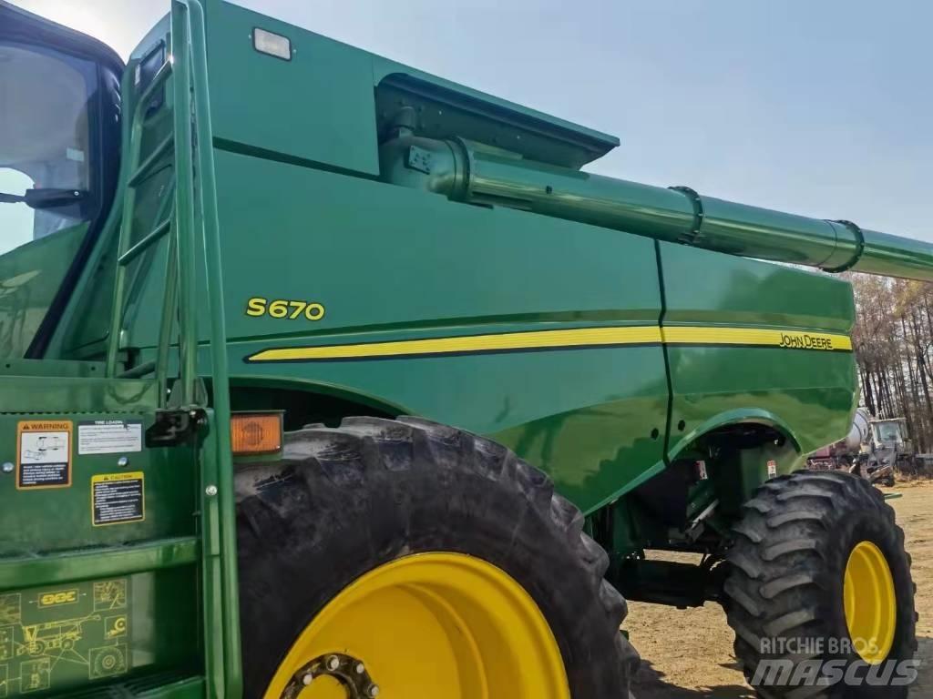 John Deere S670 Комбайни