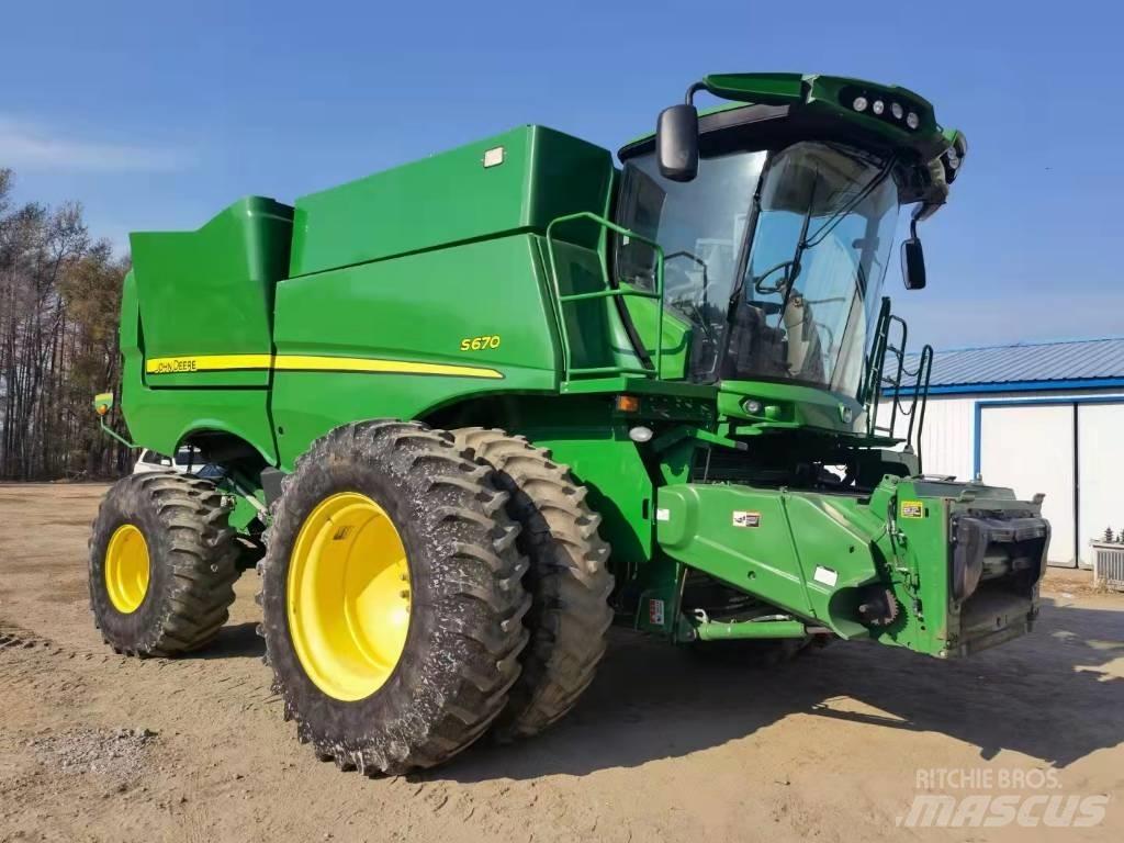 John Deere S670 Комбайни