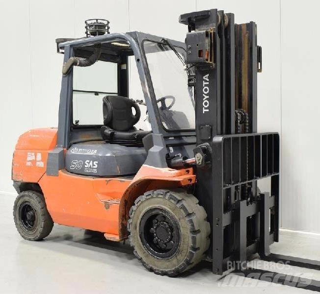Toyota 7 FD 45 Дизелови камиони