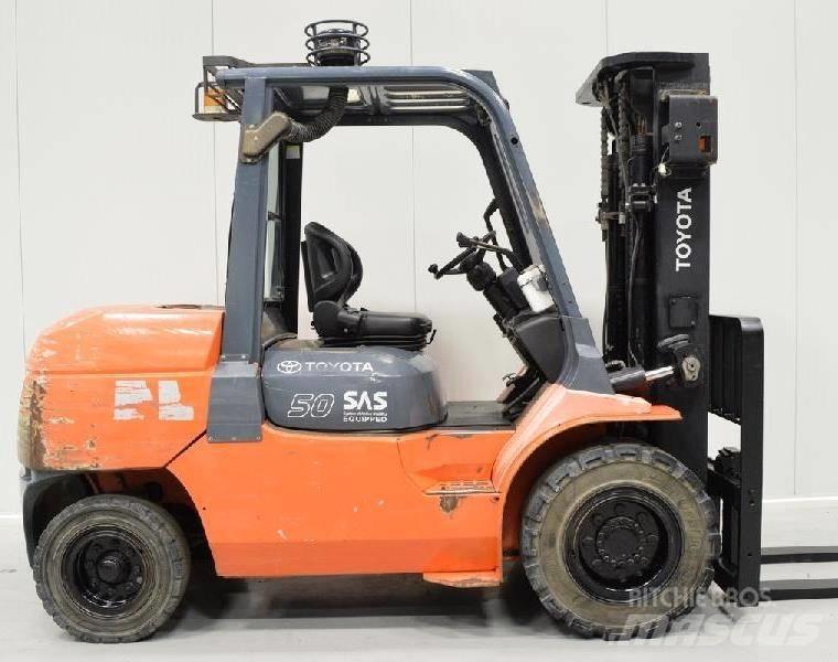 Toyota 7 FD 45 Дизелови камиони