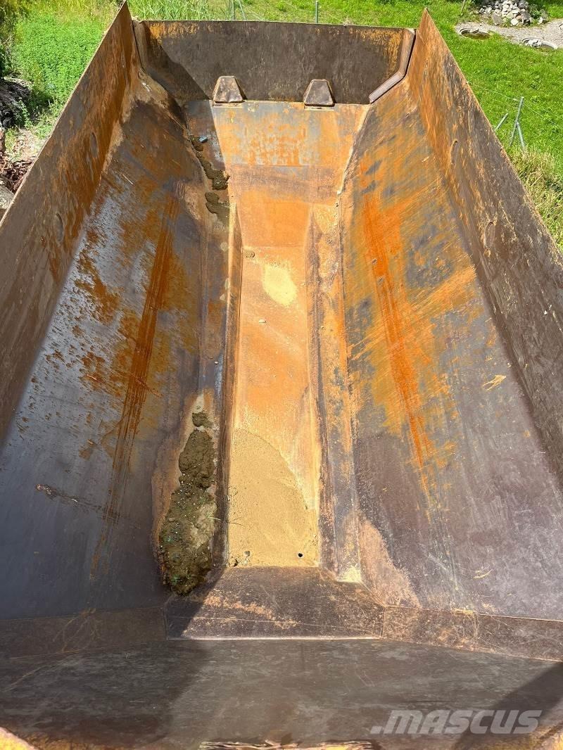 CAT 725 Дъмпери/моторни превозни средства