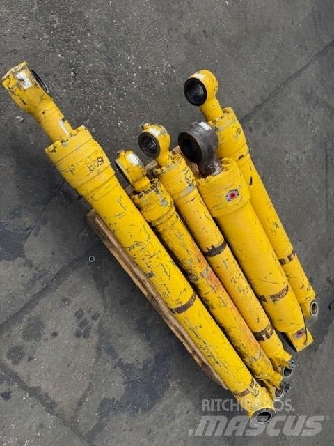 Komatsu PW 180 Хидравлични