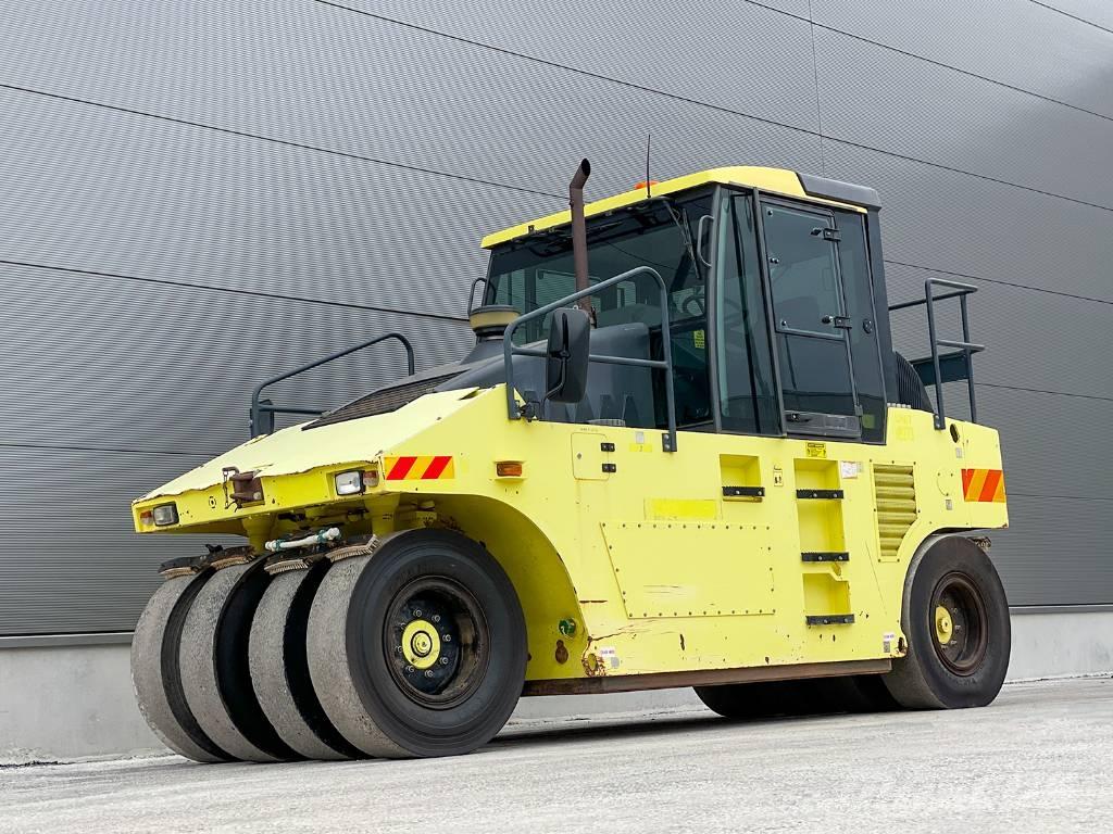 Ammann AP 240 Пневматични гумени  ролки
