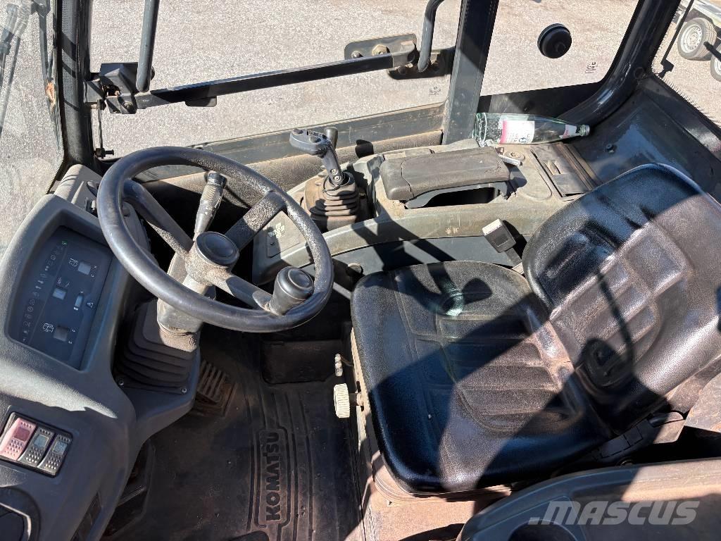 Komatsu WA 90 Колесни товарачи