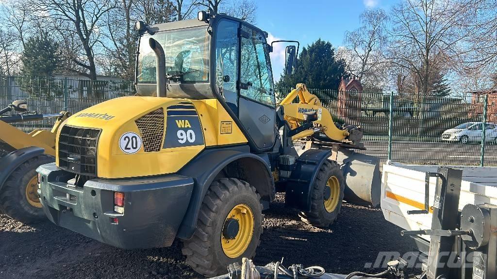 Komatsu WA 90 Колесни товарачи