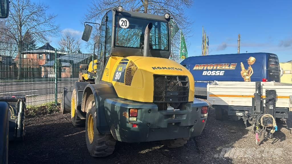 Komatsu WA 90 Колесни товарачи