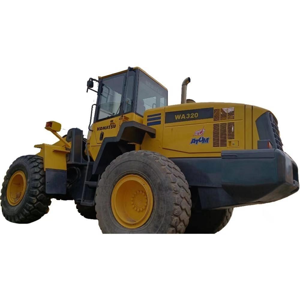 Komatsu WA 320 Колесни товарачи