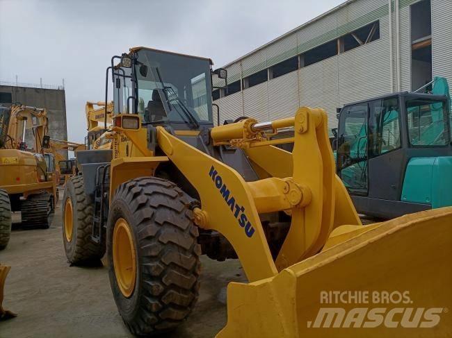 Komatsu WA 320 Колесни товарачи