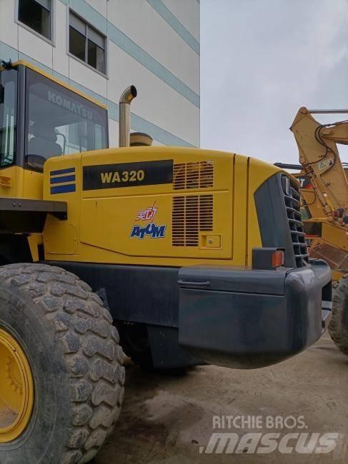 Komatsu WA 320 Колесни товарачи