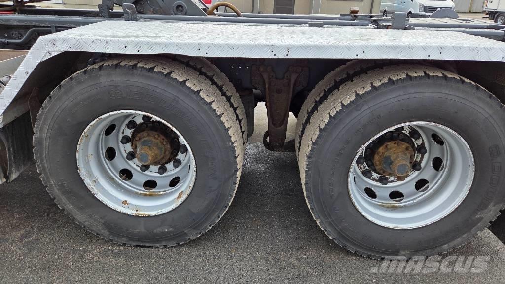 Scania R520 6X4 Камиони с кран с кука