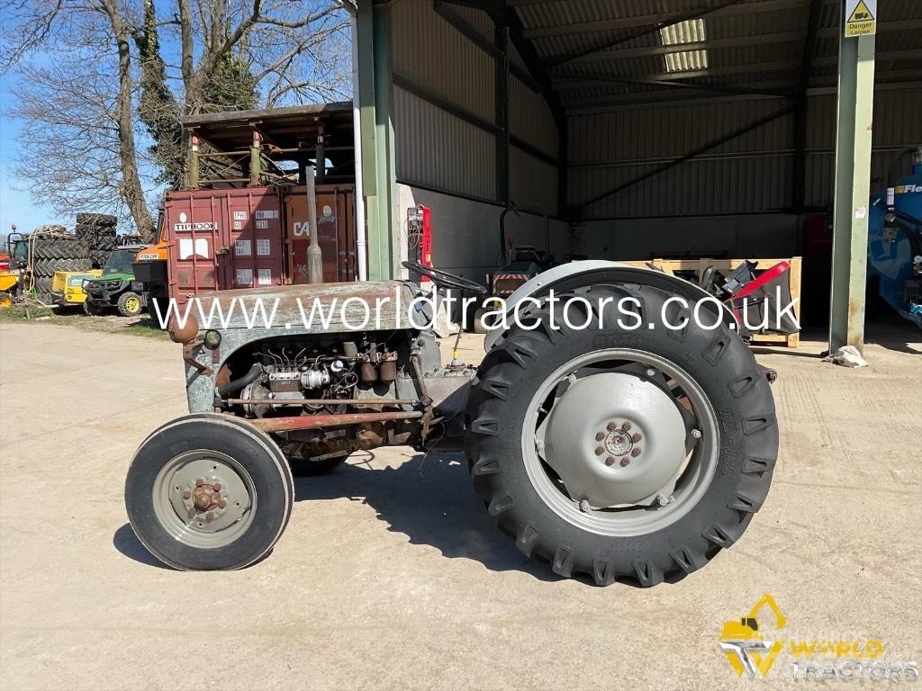 Ferguson TRACTOR Трактори