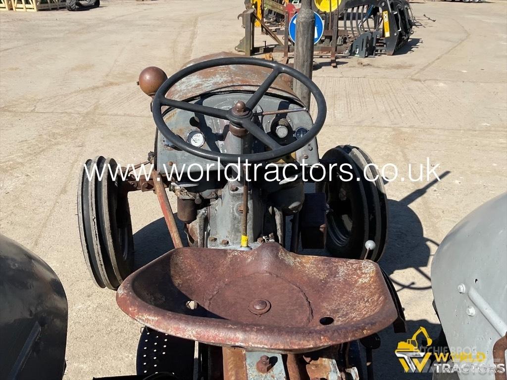 Ferguson TRACTOR Трактори