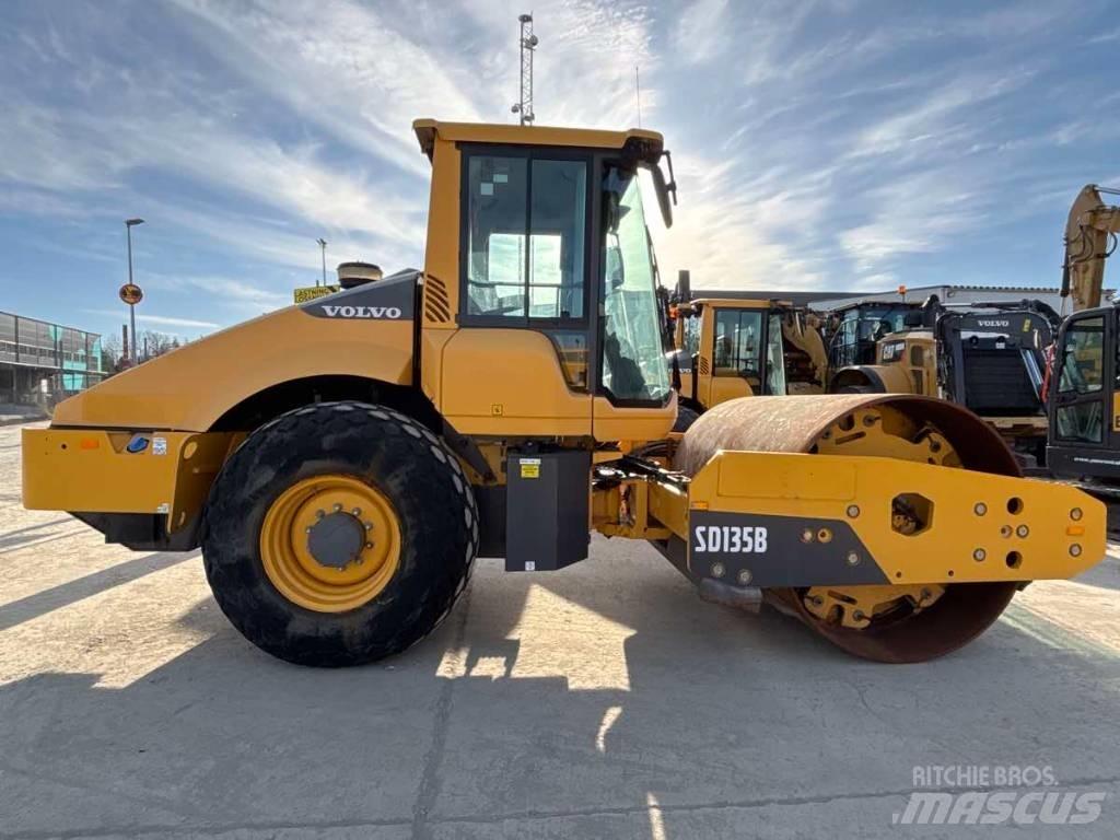 Volvo SD 135 B Еднобарабанни ролки
