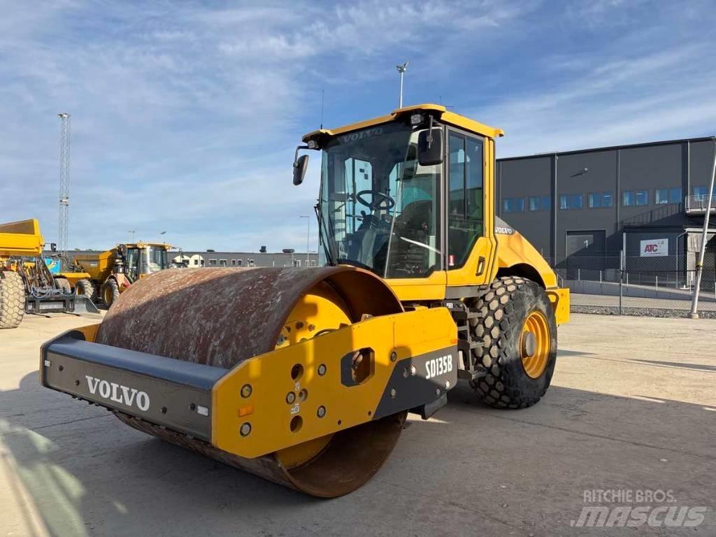 Volvo SD 135 B Еднобарабанни ролки
