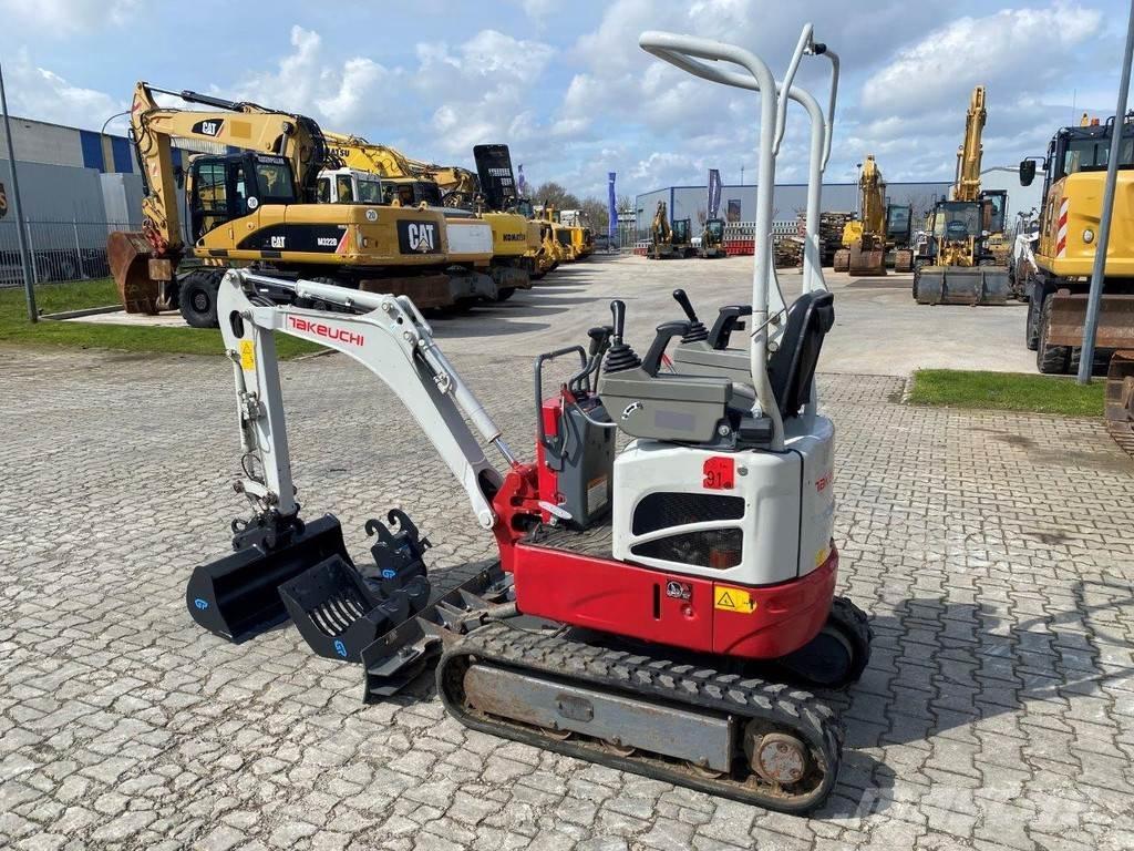 Takeuchi TB210R Мини екскаватори < 7 т