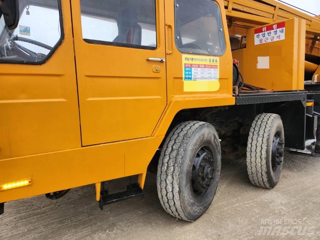 Hyundai HC 50 Всъдеходни кранове