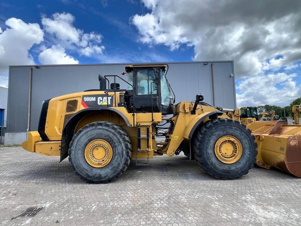 CAT 980M Колесни товарачи