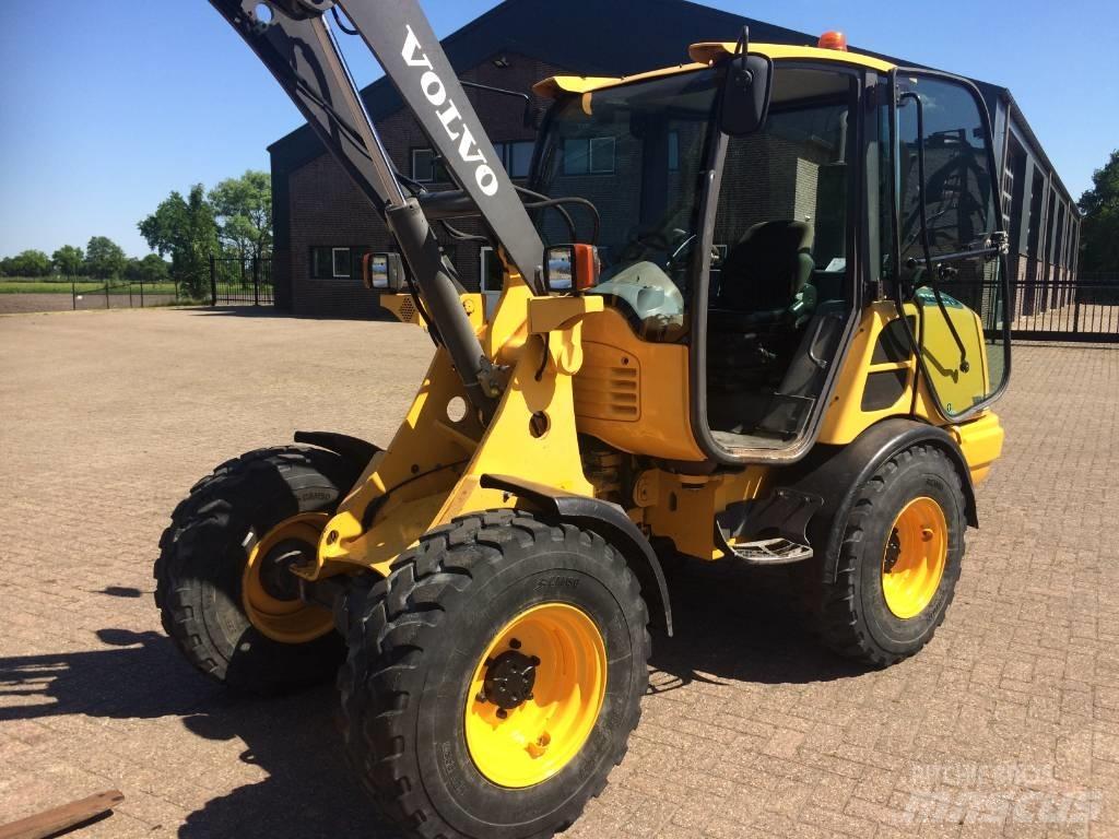 Volvo L 25 F Колесни товарачи