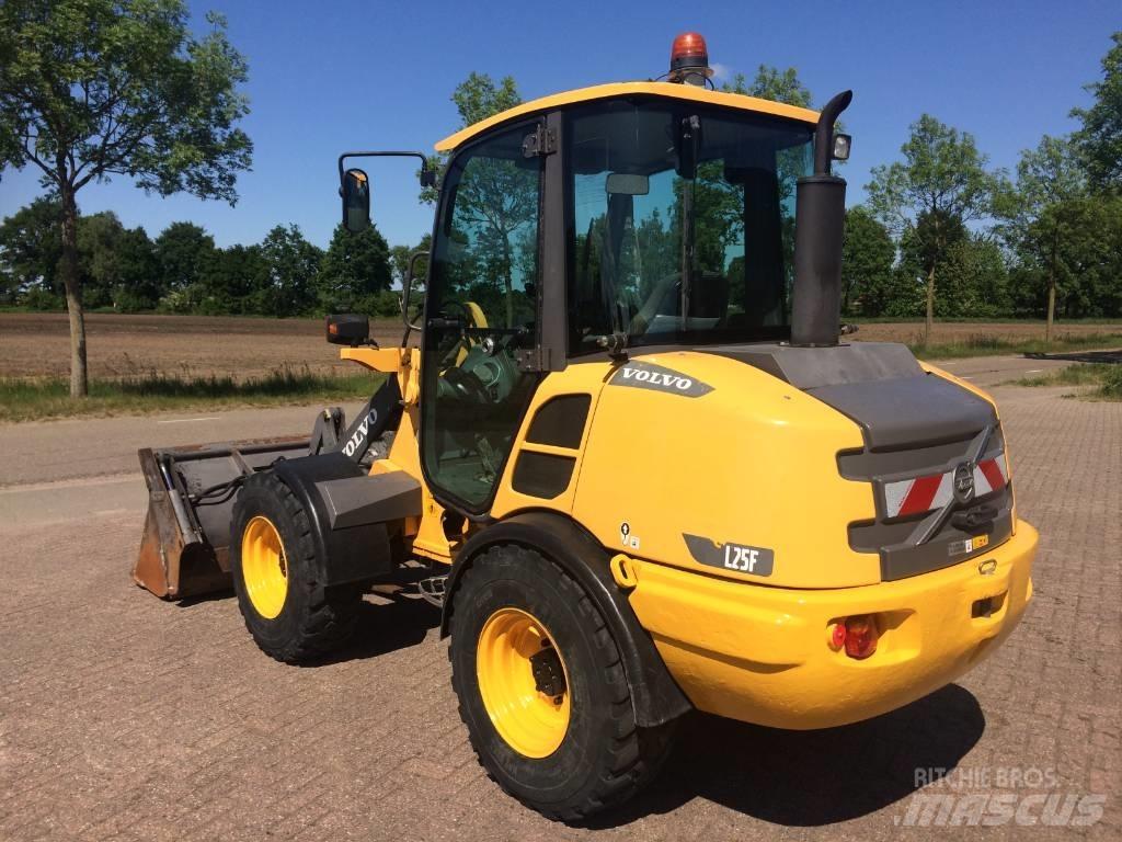 Volvo L 25 F Колесни товарачи