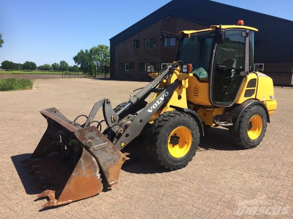 Volvo L 25 F Колесни товарачи
