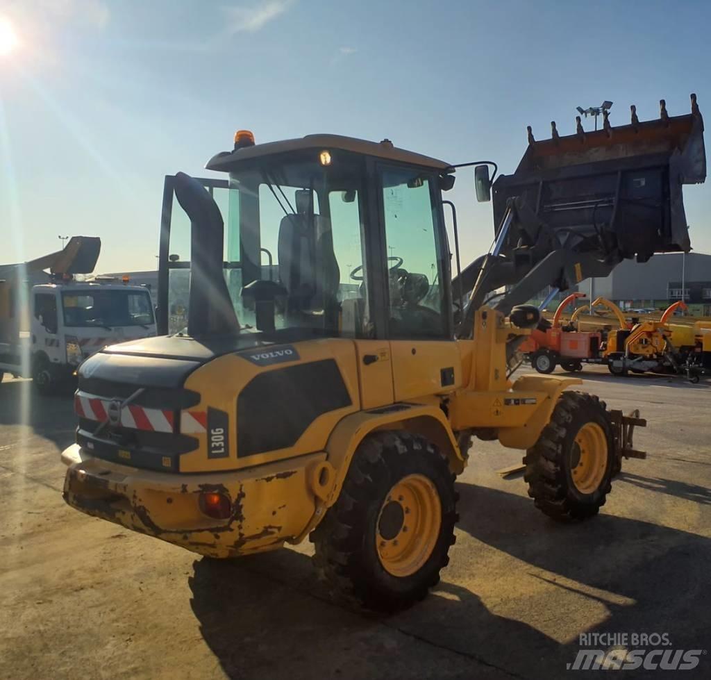 Volvo L30G Колесни товарачи