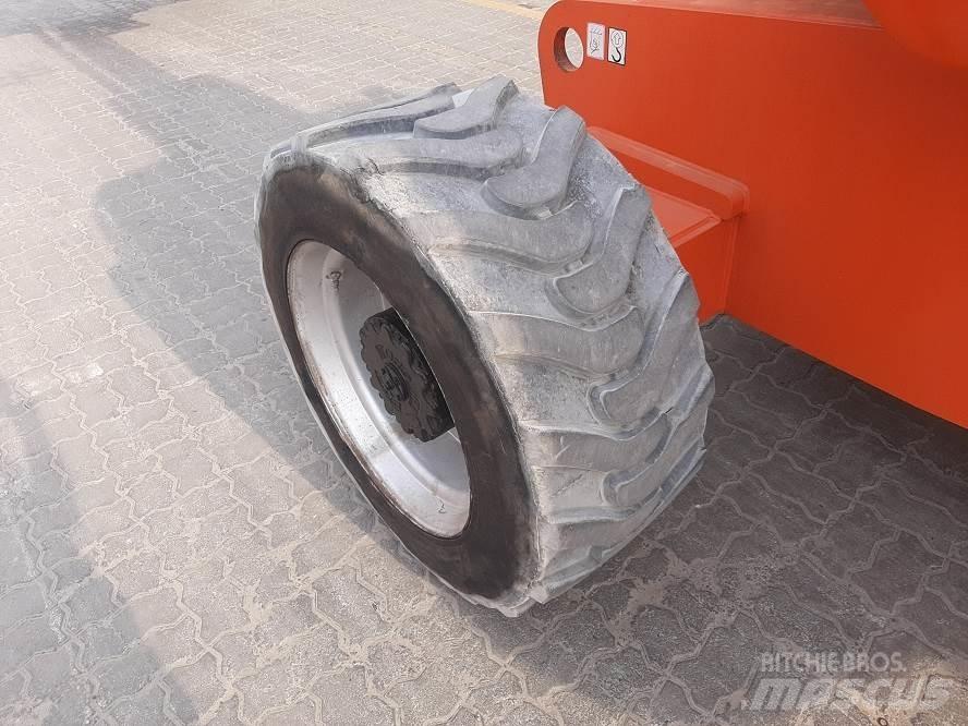 JLG 800AJ Съчленени стрелови подемници