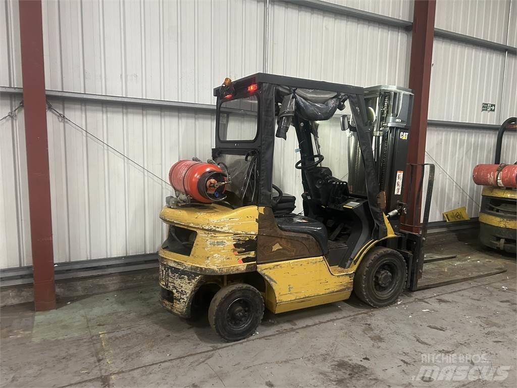CAT GP25NT Камиони с АГУ