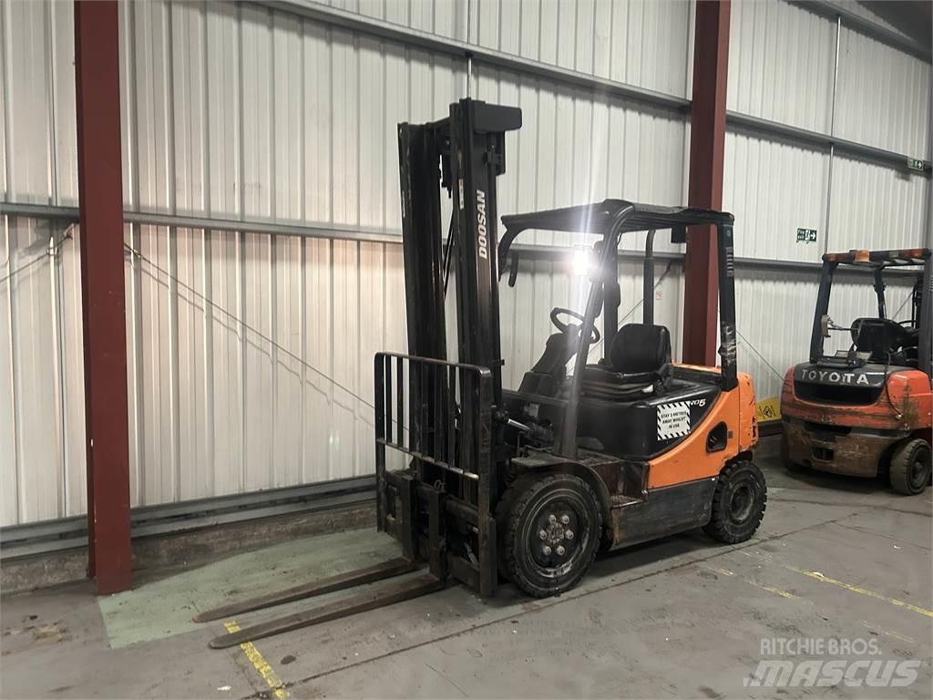Doosan D25S-5 Дизелови камиони
