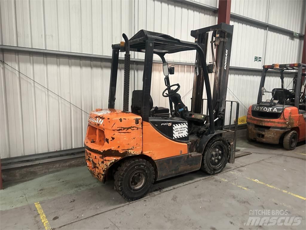 Doosan D25S-5 Дизелови камиони