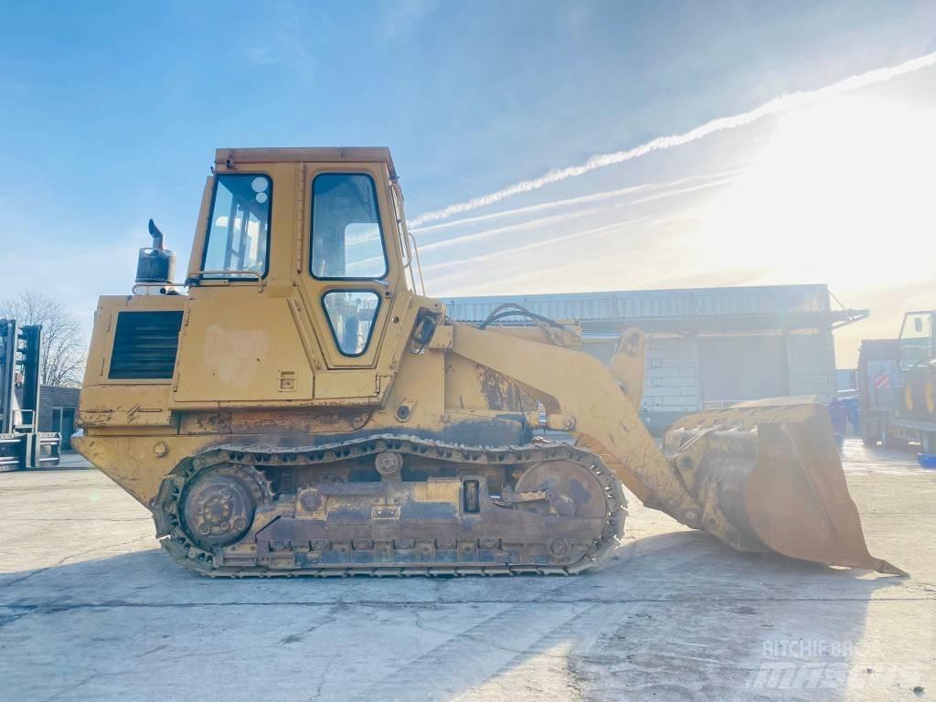 CAT 943 LGP Верижен товарач