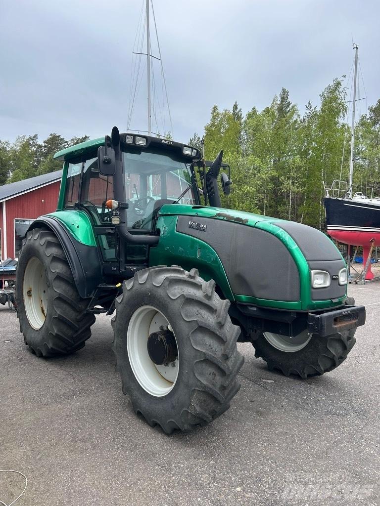Valtra T 150 Трактори