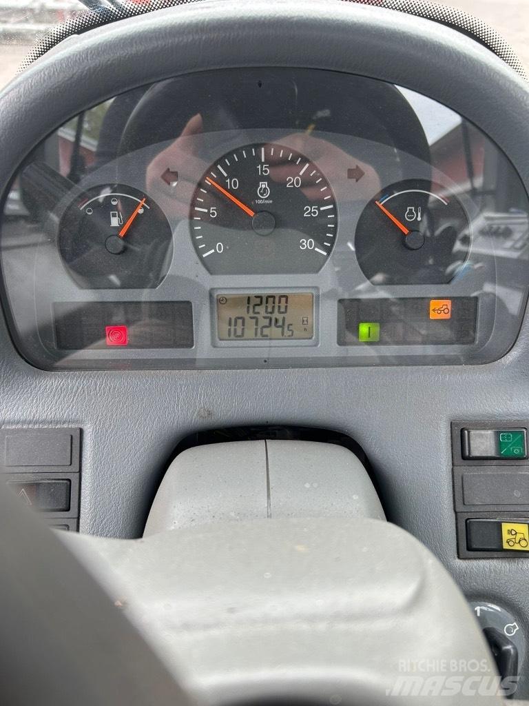 Valtra T 150 Трактори