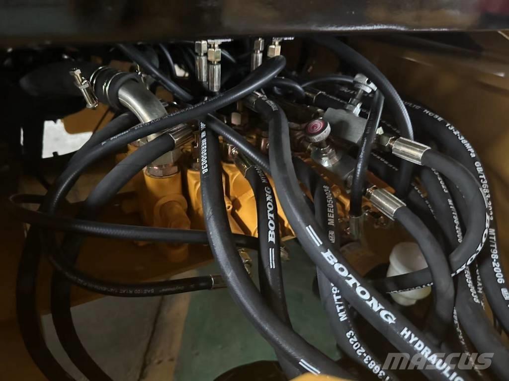 CAT 420F Товарач със заден ексватор