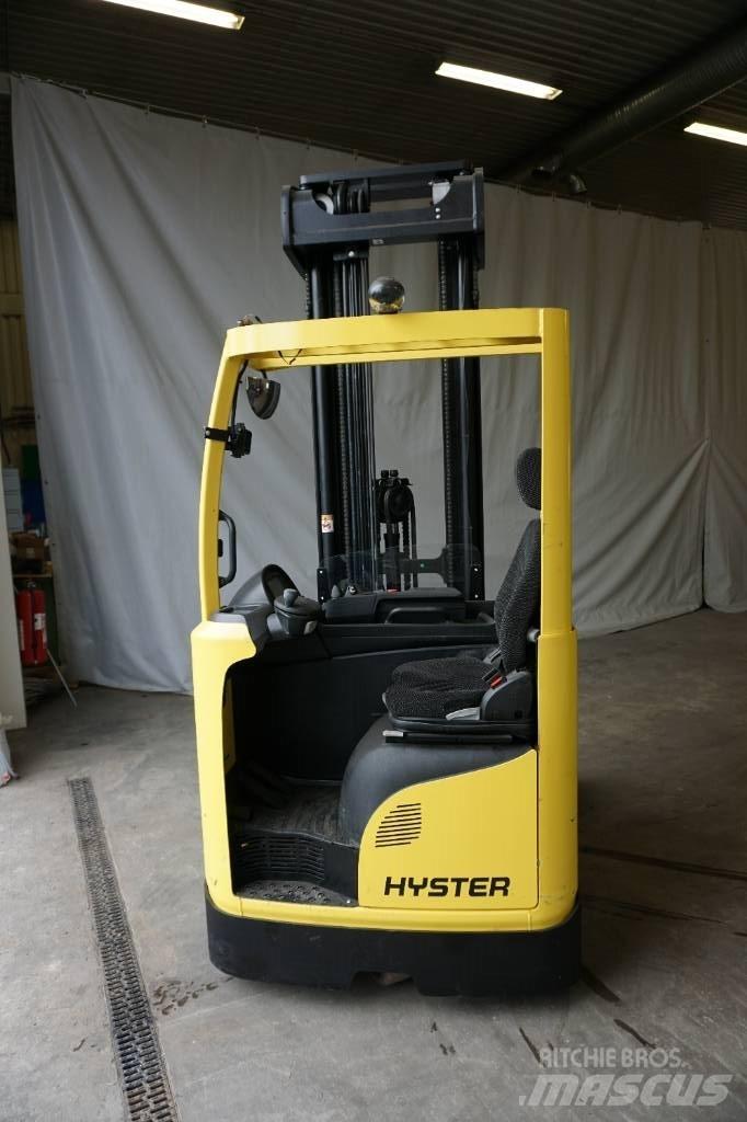 Hyster R1.4 Ретрак/ Високоповдигач с изместване на вилката напред