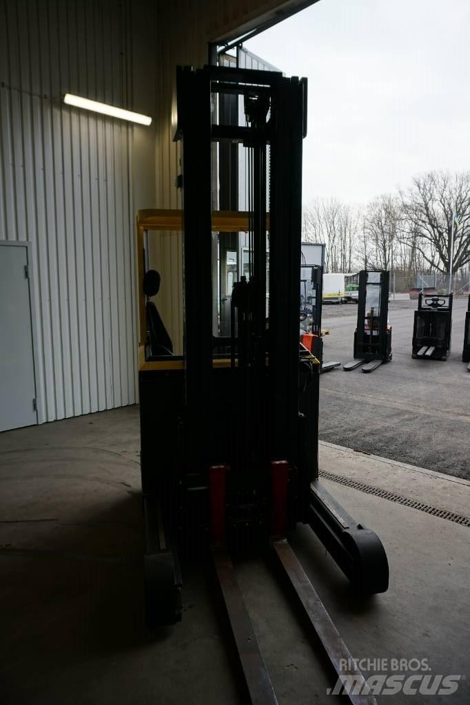 Hyster R1.4 Ретрак/ Високоповдигач с изместване на вилката напред