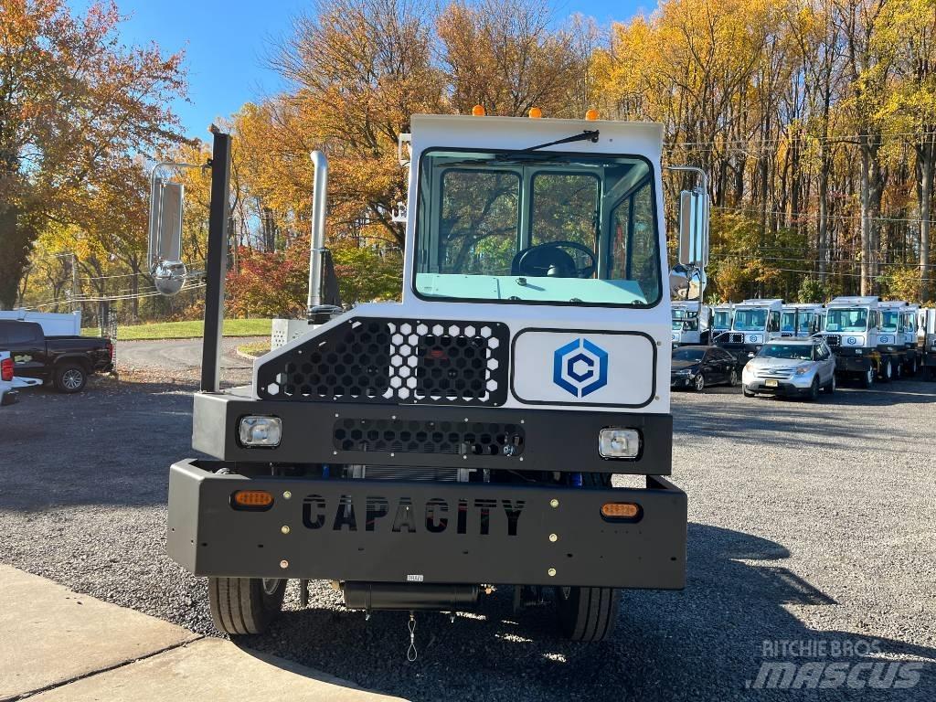 Capacity TJ9000 DOT Терминални трактори