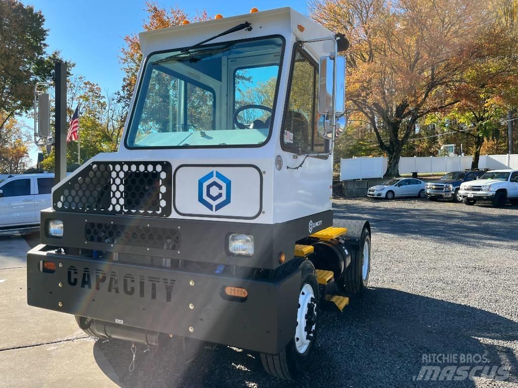 Capacity TJ9000 DOT Терминални трактори